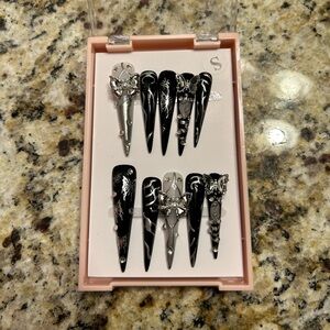 Gothic XXL Stilleto press on Nails size Small